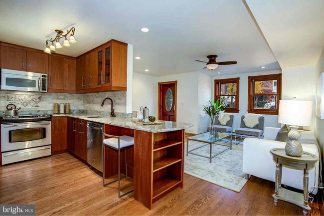 313 6th St SE Unidad 1