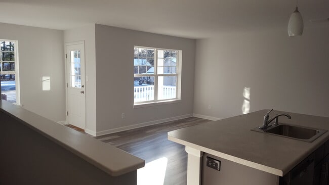 1 BDR - 464 Maple Ave