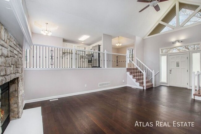 Photo - 301 SE Onyx Dr