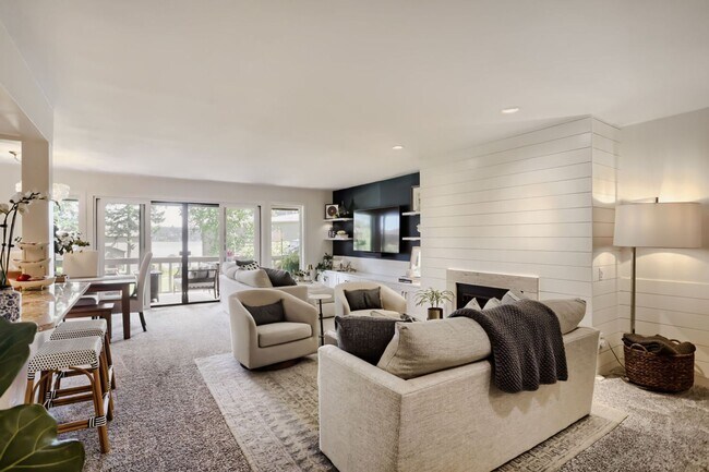 Photo - Lake Villas Condominiums ~ Redmond