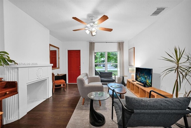 Photo - 370 NE 87th St