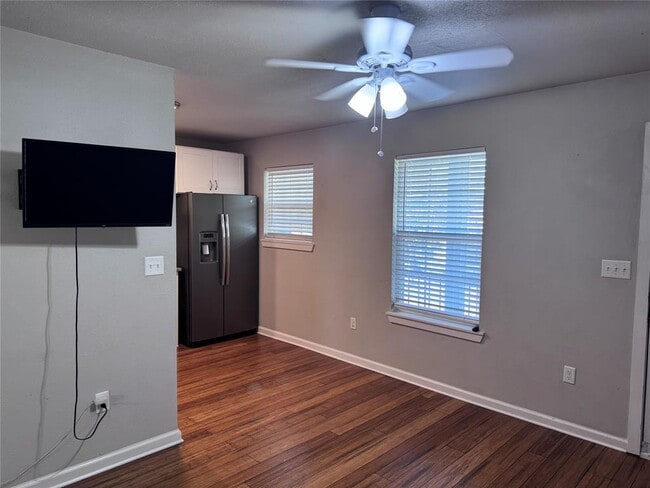 Photo - 901 Parmer Ave Unidad 4