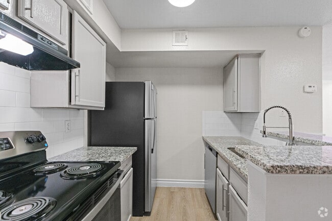 2BR, 1BA - 777SF - Kitchen