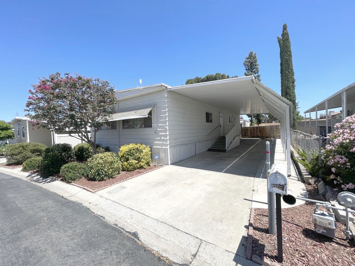 Photo - 1149 Greenhill Way House