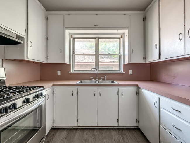 Photo - 1221 NE 44th St