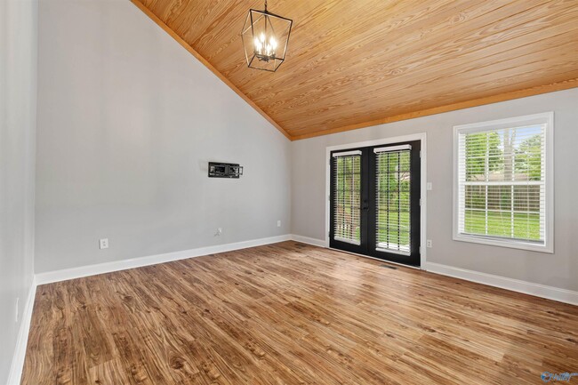 Photo - 2211 Cecille Dr SW