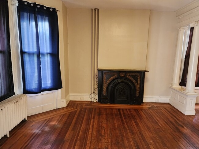 Building Photo - 2201 15th St Unit Apartment 1F