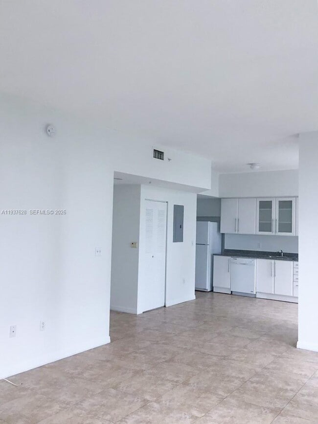 Photo - 275 NE 18th St Unidad 410