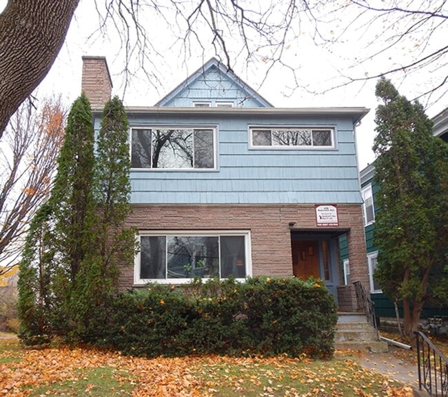 Apartment with Hardwood Floors Near Food C... - Apartment with Hardwood Floors Near Food C... Unit Roosevelt 403
