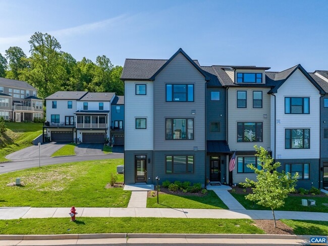 Photo - 1521 Knoll Ln