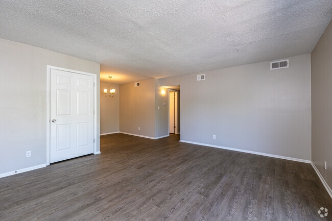 2BR, 1BA - 885 pies cuadrados/Renovado - Riviera Apartments