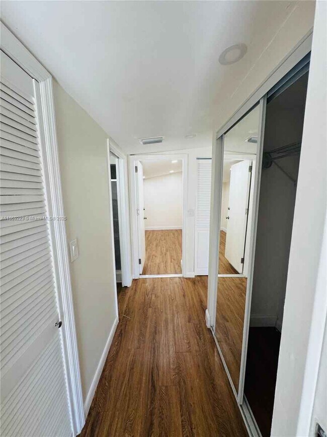 Photo - 5630 Simms St