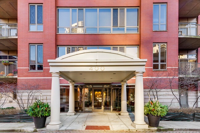 400 N Clinton St Unit 706