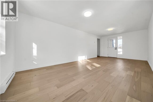 Photo - 61 Vanier Dr