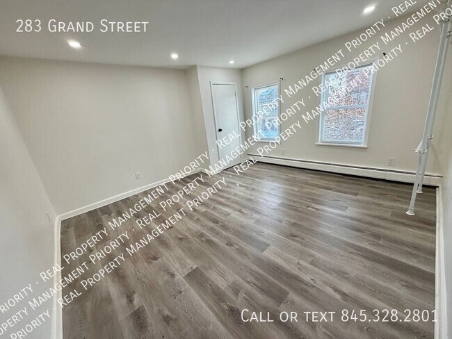 Photo - 283 Grand St