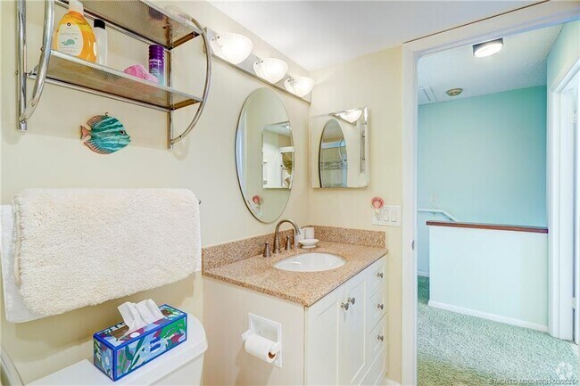Building Photo - 5532 NE Gulfstream Way Rental