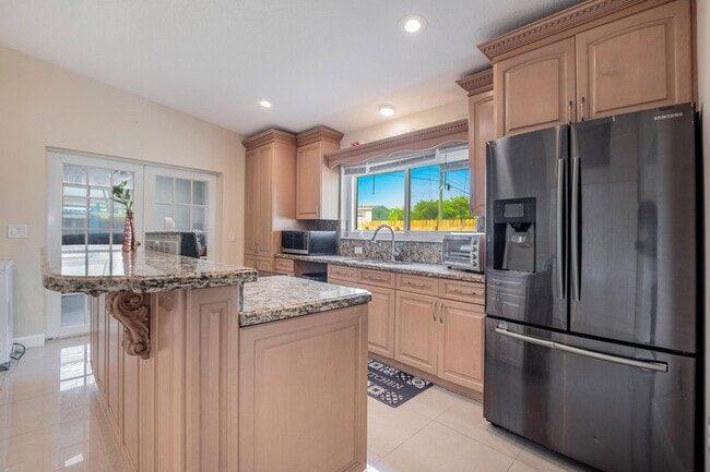 Photo - 6824 SW 5th St