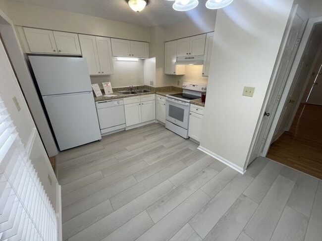 Photo - Townhome For Rent
