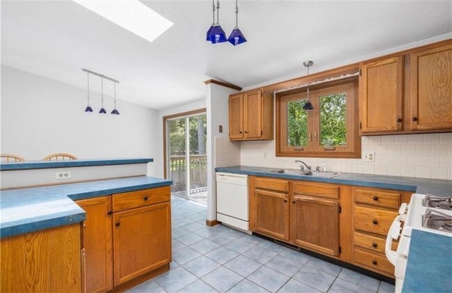 Photo - 85 Birkshire Dr