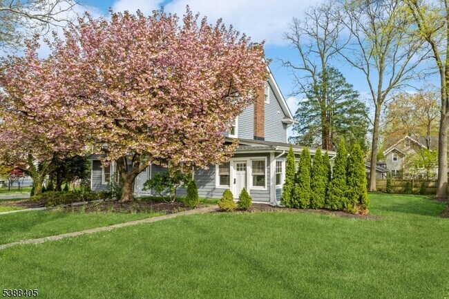 Photo - 648 E Broad St