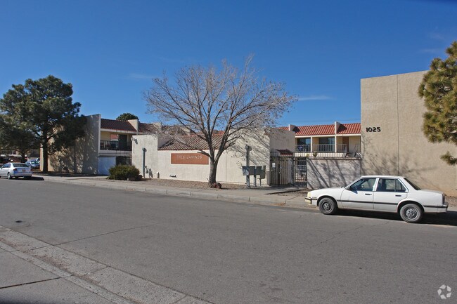 Photo - Tres Caminos