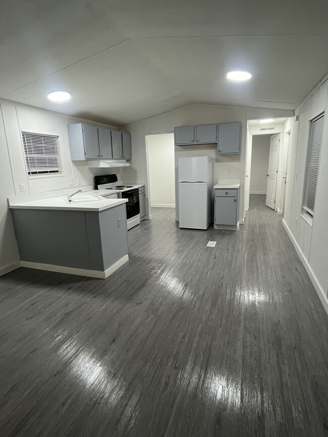 Building Photo - 193 Denzil Dr Rental