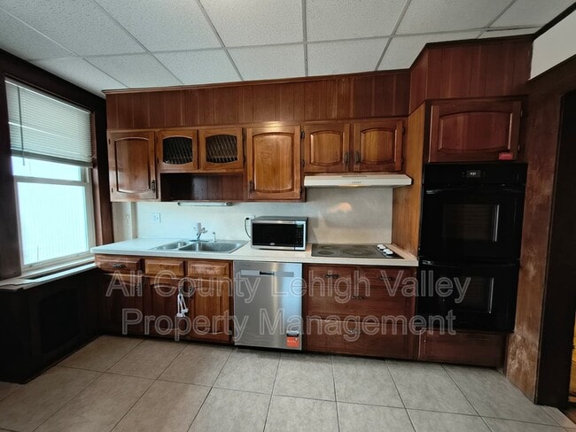 Photo - 634 Seitz St