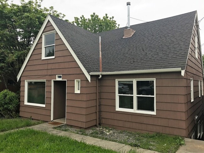 Building Photo - Charleston District- 1 bed 1 bath with W/D... Unit B