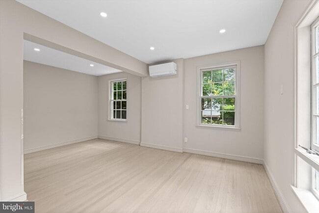 Photo - 1525 35th St NW