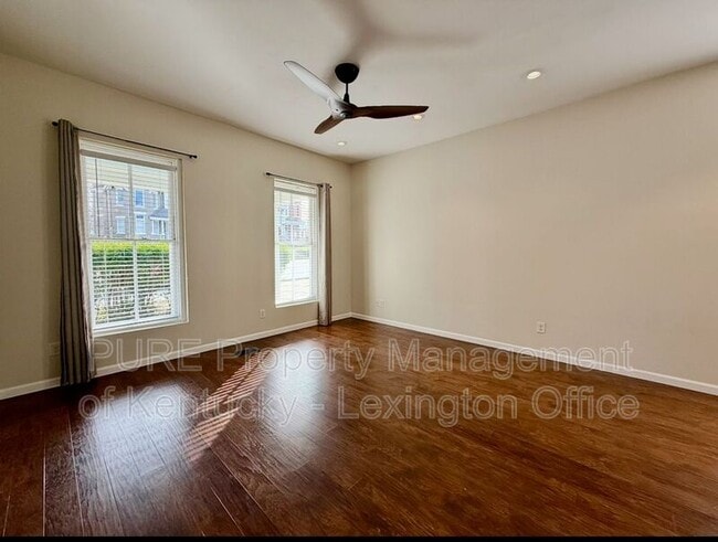 Photo - 611 N Broadway