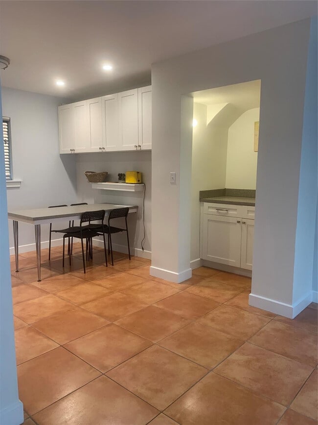 Photo - 907 NW 4th St Unit 1