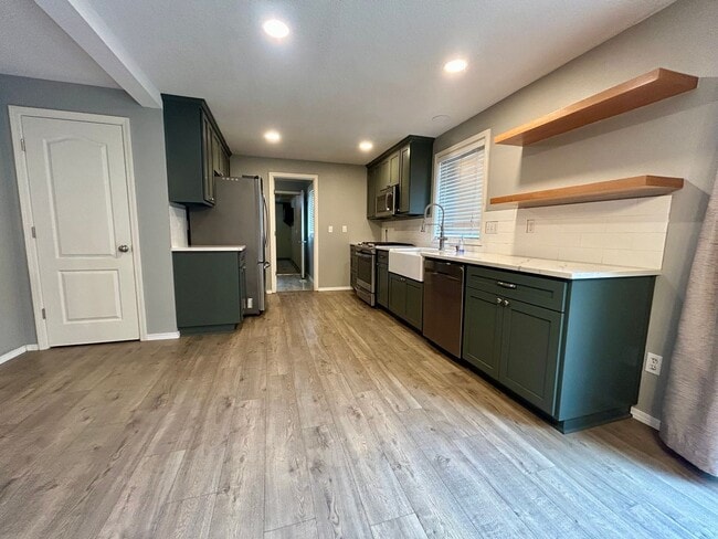Photo - Welcome to this charming 3-bedroom, 2.5-bathroom house located in Vancouver, WA!