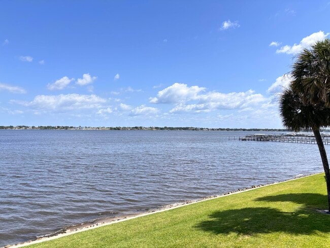 Building Photo - 175 SE St Lucie Blvd Unit F116