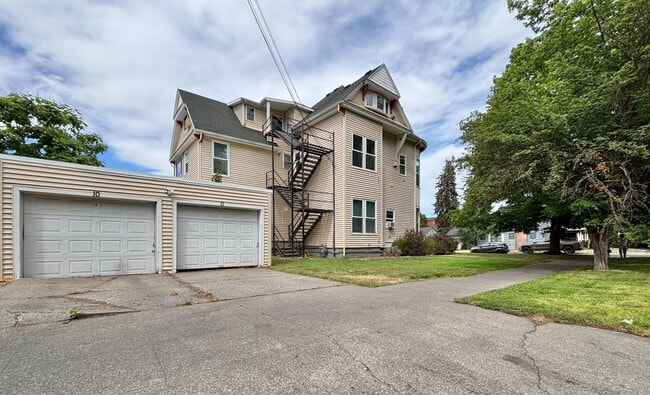 Building Photo - 176 S Chestnut St Unit 8