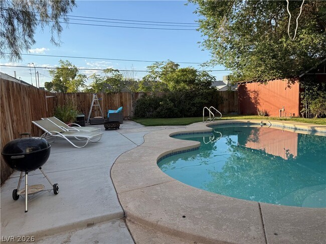 Photo - 1037 Bracken Ave