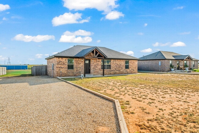 Modern 3/2 in New Deal ISD - Modern 3/2 in New Deal ISD