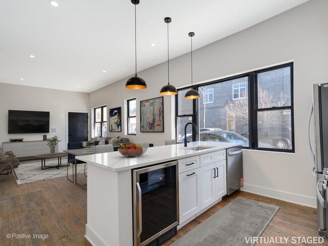 Photo - 846 N Ashland Ave Unit 1R