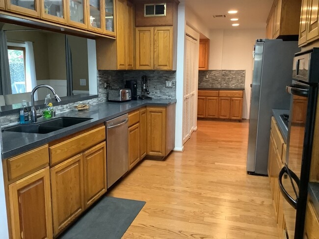 Cocina - 19251 Oxnard St