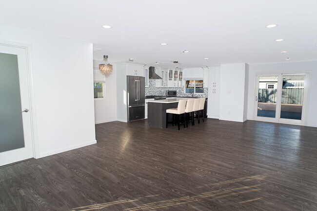 Photo - 18337 Erwin St