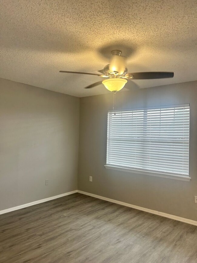 Photo - 4625 SW I Ave