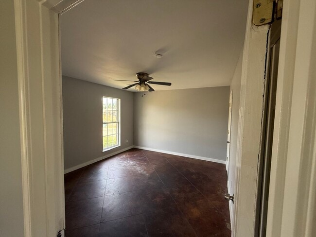 Photo - 113 Nikki Dr