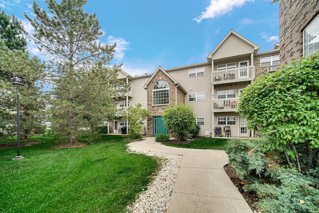 Photo - 300 Cunat Blvd