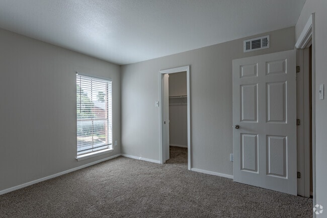 2BR, 2BA - 932 SF B1 Renovated - Bedroom