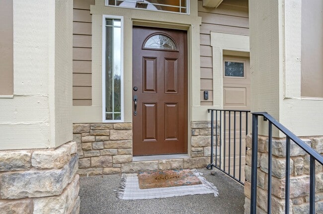 Photo - Spacious 4-Bedroom Home in The Oaks with Fenced Yard