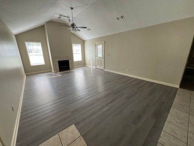 Photo - 3 bed 2.5 bath house with multiple bonus rooms!