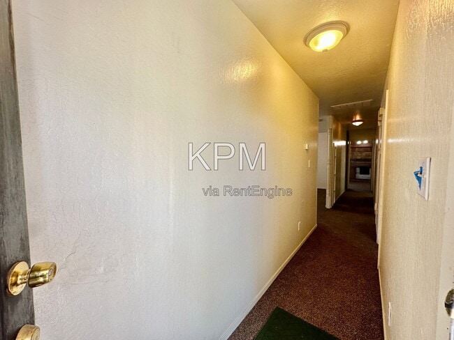 Photo - 1025 E 9th St