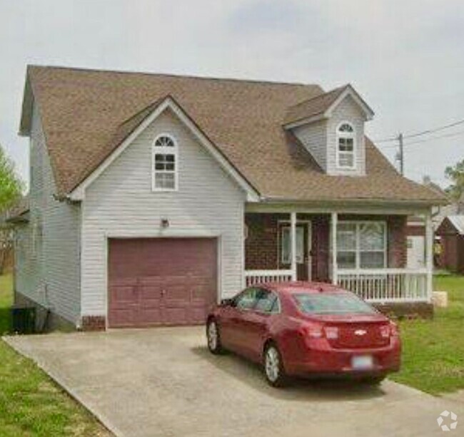 Building Photo - Nice three bedroom two bath two-story in A... Rental