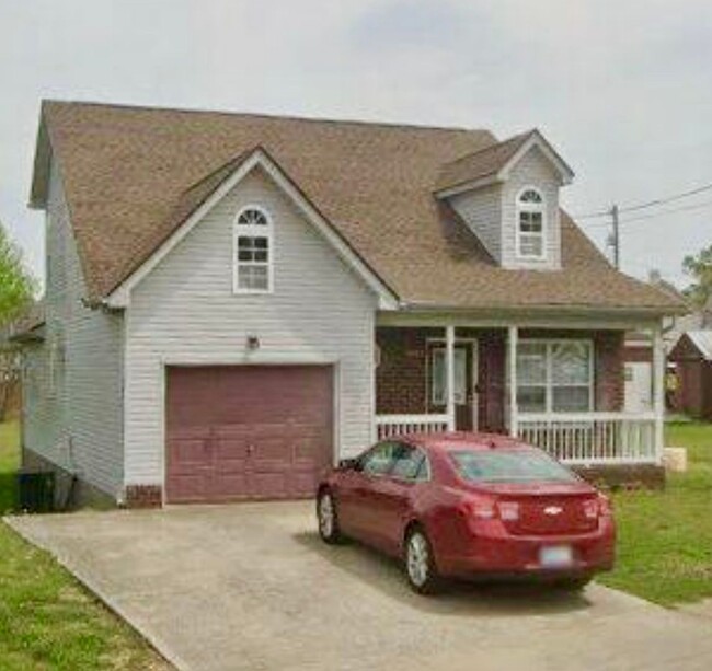 Nice three bedroom two bath two-story in A... - Nice three bedroom two bath two-story in A... Casa