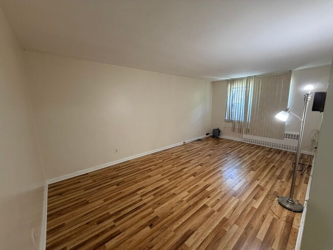 Photo - 2076 E 63rd St Unidad 2nd Fl