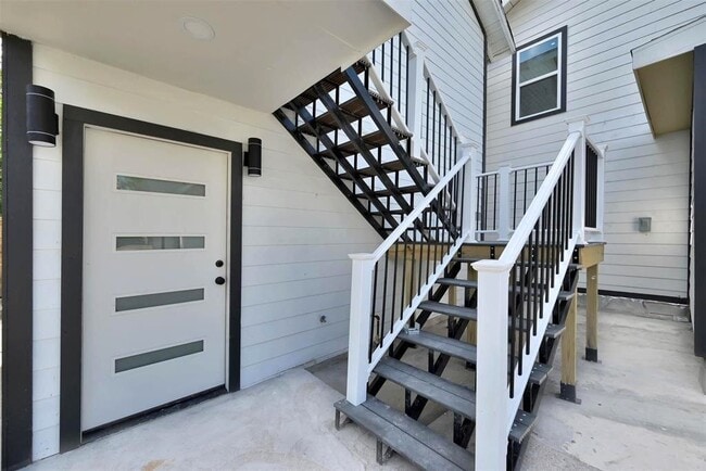 Photo - 2304 Chapman St